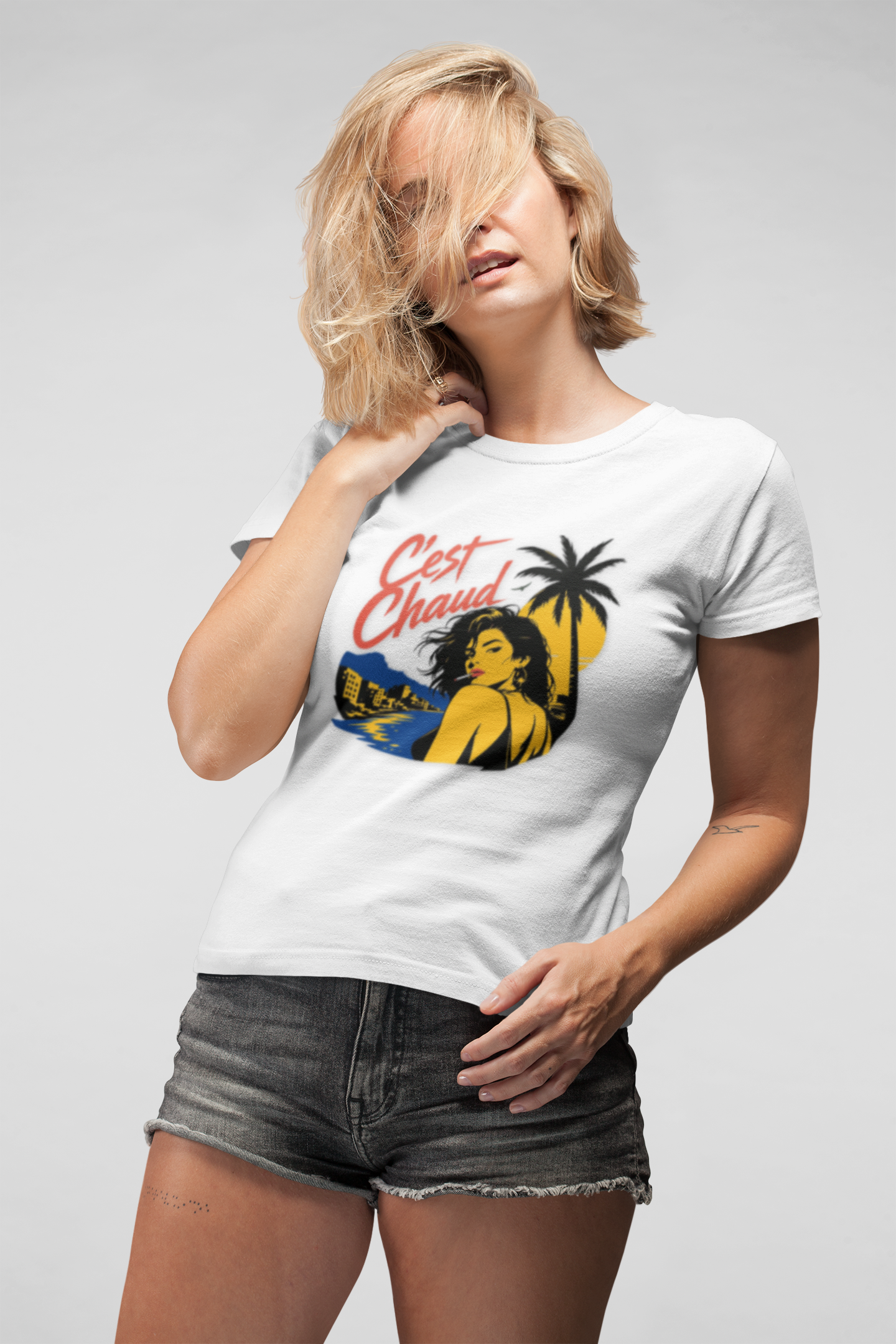 T-shirt Femme – « C'est Chaud » avec Graphique de Plage Rétro